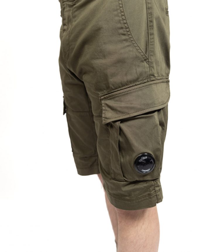Shorts cargo vert CP Company 14CMBE116A005694G